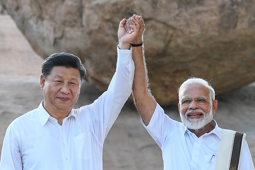 Indian Prime Minister Narendra Modi (right) and Chinese President Xi Jinping visit the Vaan Irai Kal as part of informal summit talks. Photo: PTI/dpa