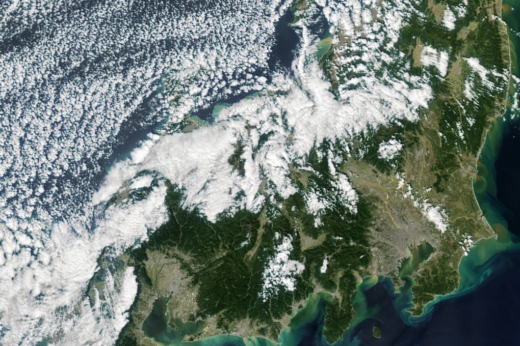 Storms trigger giant waves in the sea, which cause another type of wave. These secondary waves then interact with the sea floor. Photo: EPA