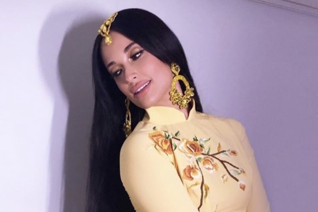 Country singer Kacey Musgraves posted photos of herself wearing the top half of a Vietnamese ao dai on social media. Photo: Kacey Musgraves via Twitter