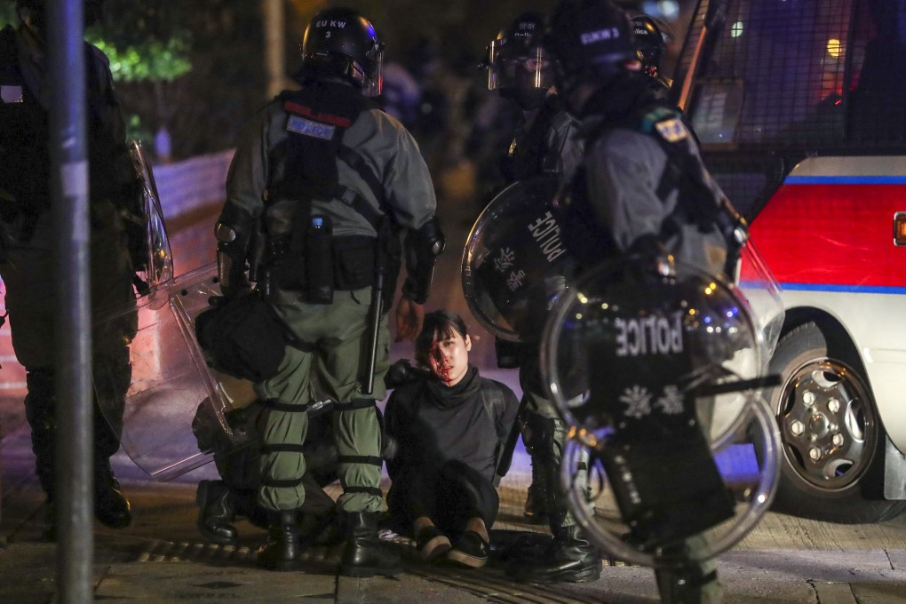 Riot police make arrests in Mong Kok following scuffles with anti-government protesters. Photo: Sam Tsang
