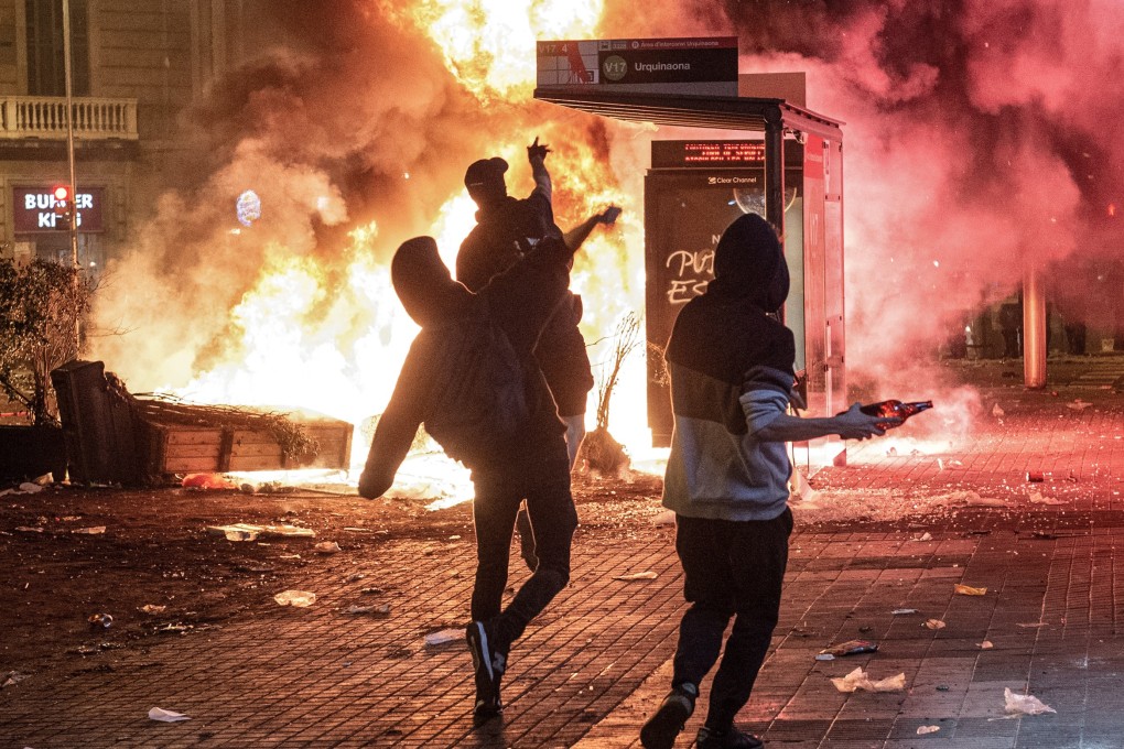 Demonstrators clash with police in Barcelona on Friday. Photo: dpa