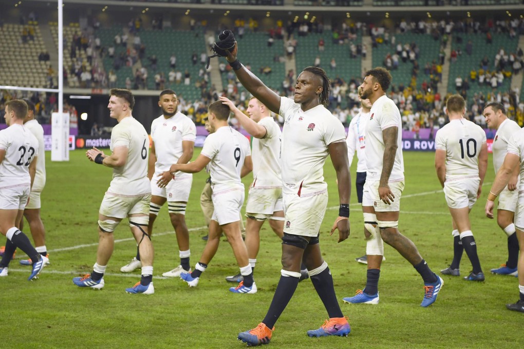 England players acknowledge their fans after beating Australia 40-16 in the Rugby World Cup quarter-final. Photo: Kyodo
