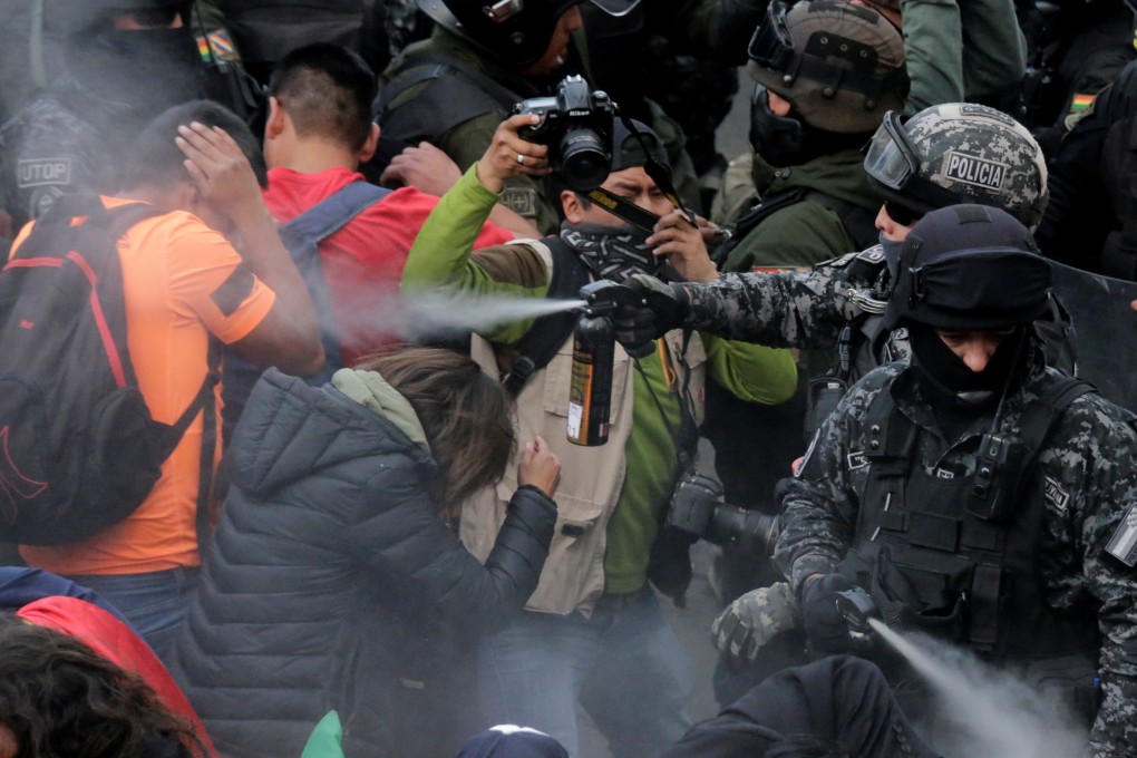 Riot police spray tear gas towards supporters of Bolivian presidential candidate Carlos Mesa in La Paz, Bolivia, October 21, 2019. REUTERS/David Mercado