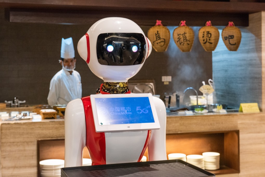 Photo shows a 5G-powered delivery robot in service, by which diners can order via the tablet, at a restaurant of Tong'an Hotel in Wuzhen, east China's Zhejiang Province, Oct. 19, 2019. Photo: Xinhua