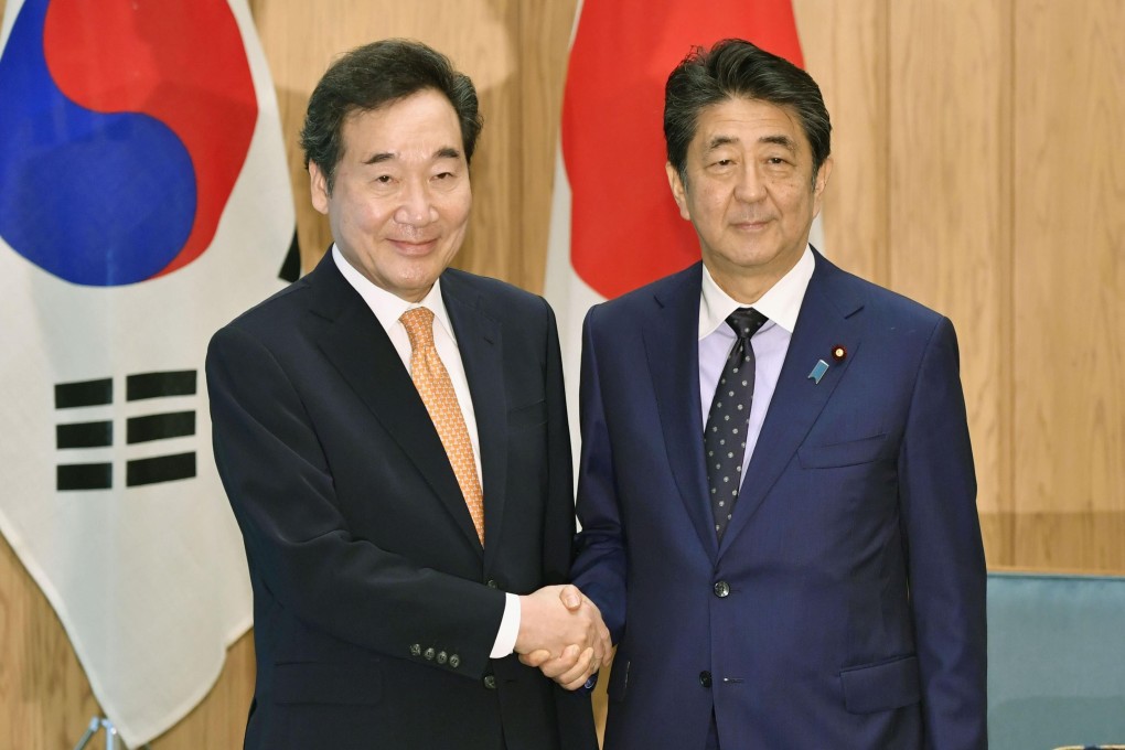 Japanese Prime Minister Shinzo Abe, right, and his South Korean counterpart Lee Nak-yon in Tokyo on Thursday. Photo: Kyodo