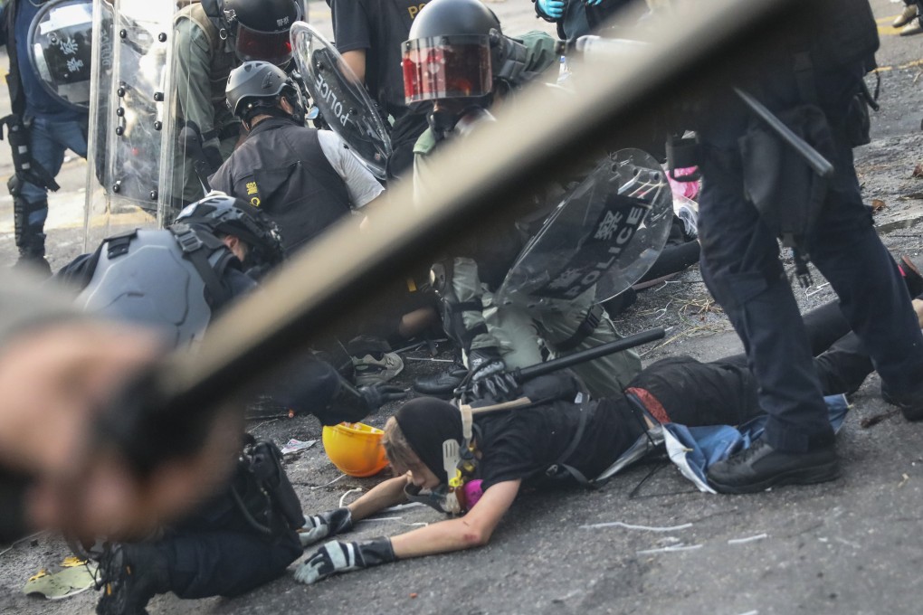 Riot police make arrests in Sha Tin following clashes with protesters. Photo: K.Y. Cheng
