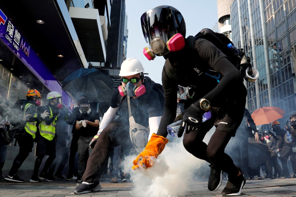 Mainland commentator Ren Yi writes that Beijing has a role in inquiry into weeks of protests in Hong Kong and police use of force against demonstrators. Photo: Reuter