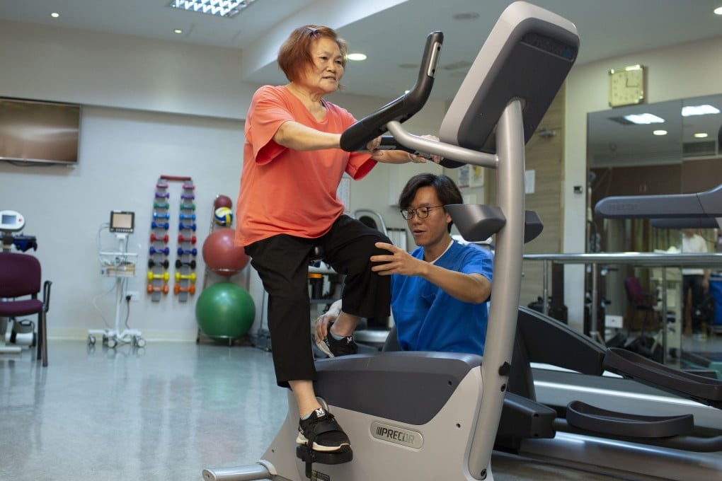 Hong Kong patient Lu Gau-cyun, 62, has been having regular physiotherapy since her knee replacement surgery five weeks ago at Hong Kong Adventist Hospital – Stubbs Road, and is now pain free.