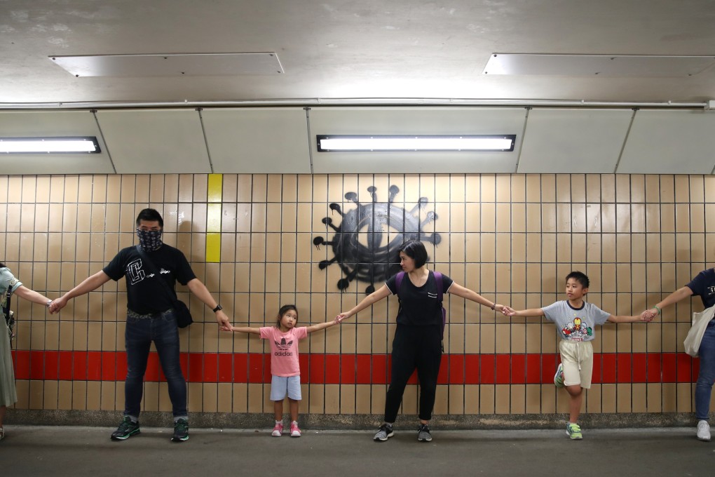 Protesters of all ages form a human chain in Tai Po on October 11. Photo: Winson Wong