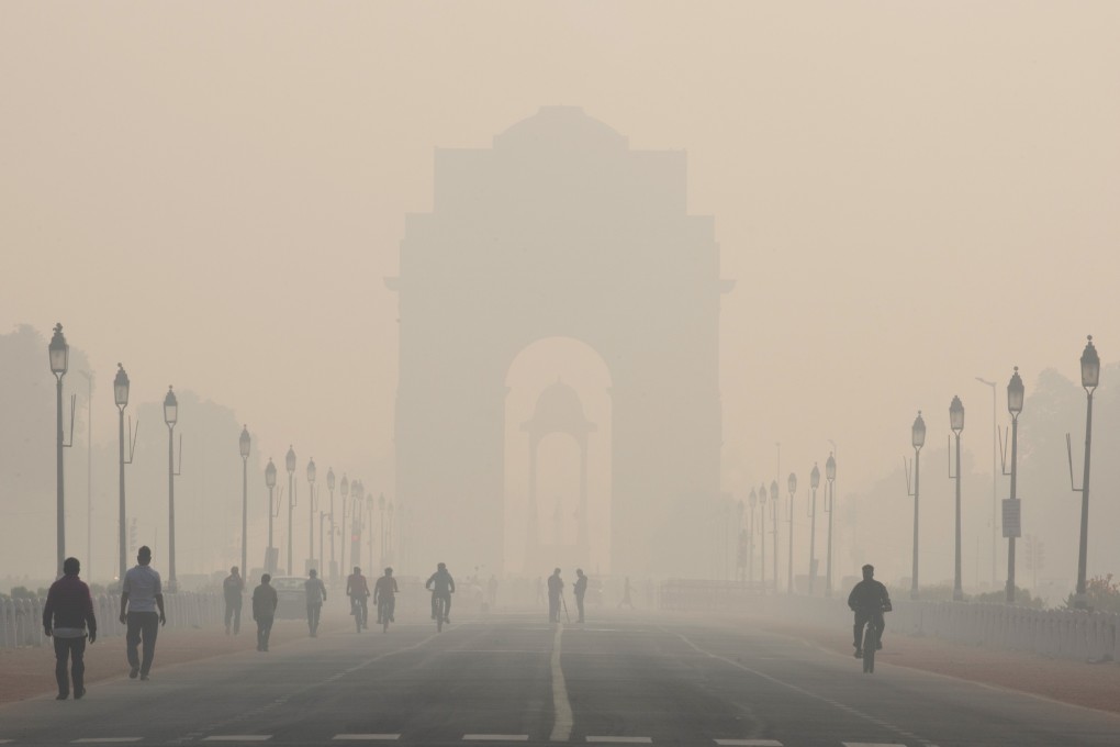 Air pollution in New Delhi remained at near record levels on Tuesday, with the India Gate monument on Rajpath boulevard still shrouded in smog. Photo: Bloomberg