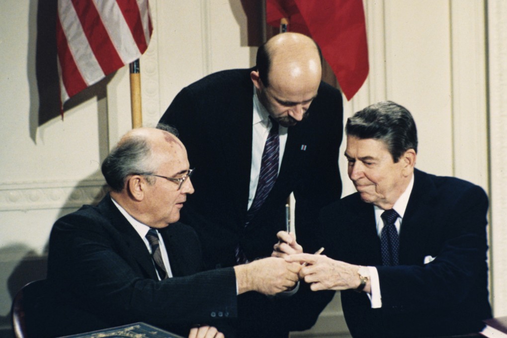 Soviet leader Mikhail Gorbachev (left) and US president Ronald Reagan exchange pens after signing a landmark nuclear treaty in 1987 that cooled the arms race between the two countries. Gorbachev recently warned that abandoning the treaty risks a fresh arms race that endangers the world. Photo: AP