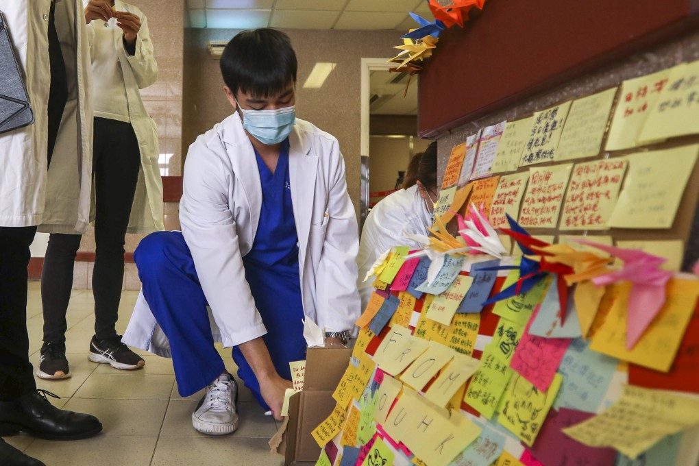 Students post messages of support for Chow Tsz-lok at Queen Elizabeth Hospital in Yau Ma Tei on Wednesday. Photo: Xiaomei Chen