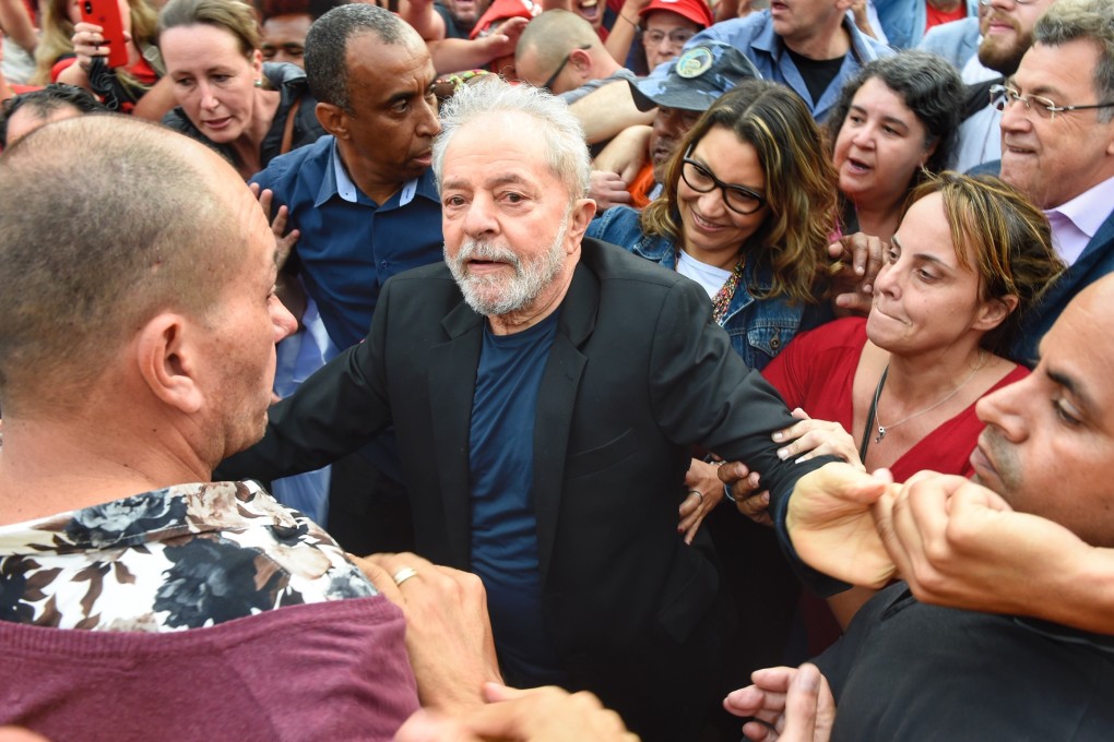 Luiz Inacio Lula da Silva is received by a crowd of supporters as he leaves the Federal Police building in Curitiba. Photo: Agencia Estado via Xinhua