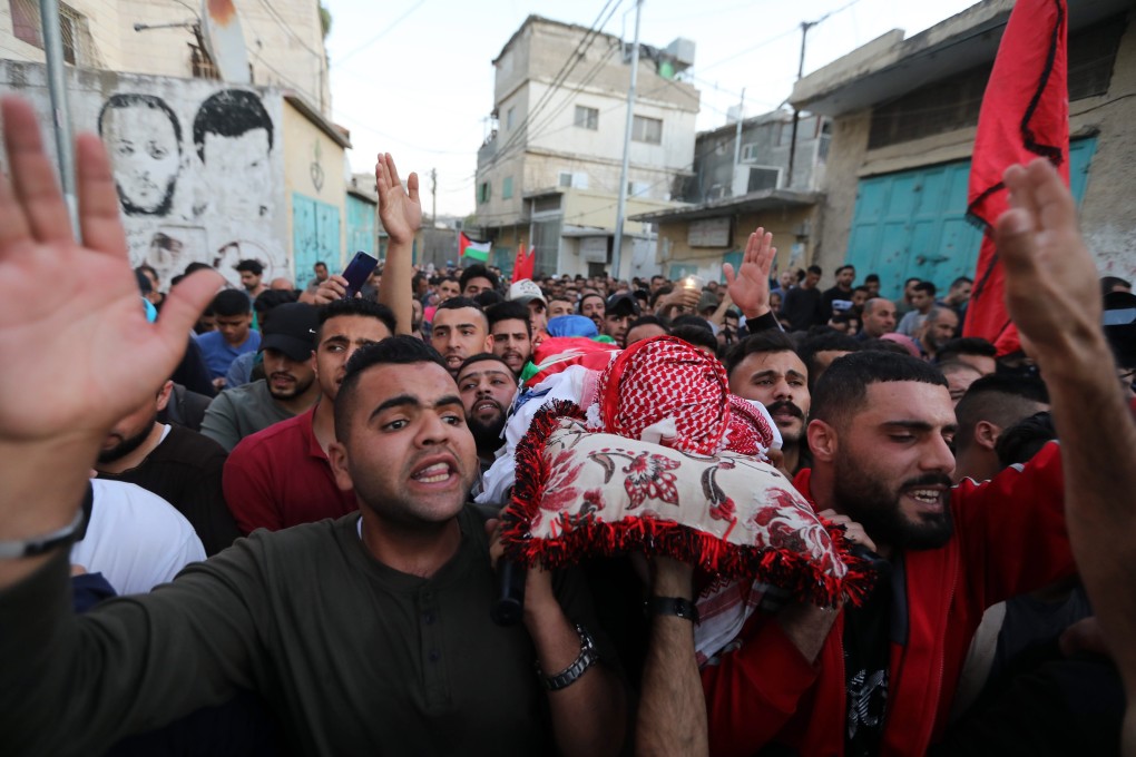 Palestinians carry the body of Palestinian Omar Badawi during his funeral in the Aroub refugee camp, north of the West Bank city of Hebron. Photo: EPA-EFE
