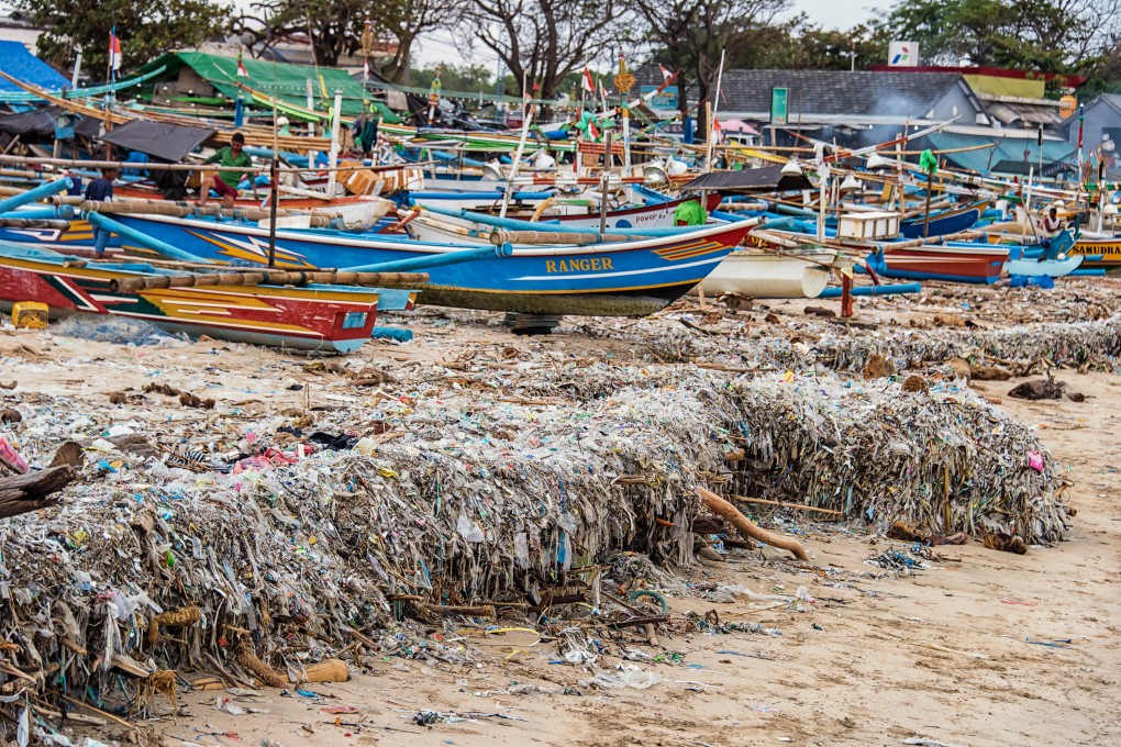 Beach pollution in Bali. Despite the year-old island-wide ban on single-use plastic, some businesses still use plastic bags to package goods customers buy. Photo: Alamy