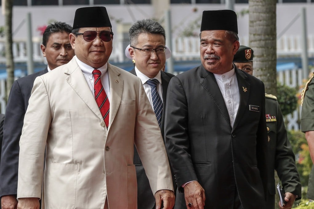 Indonesian counterpart Prabowo Subianto (left) with Malaysian defence minister Mohamad Sabu in Kuala Lumpur. Photo: EPA