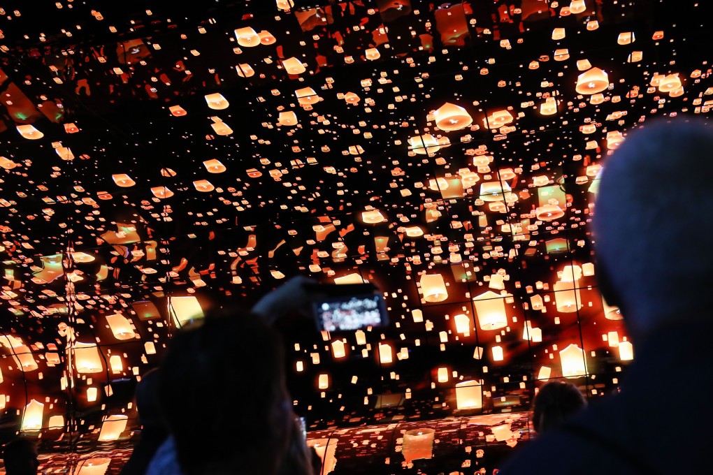 Visitors watch OLED television during the 2019 IFA fair in Berlin, Germany, Sept. 6, 2019. Photo: Xinhua