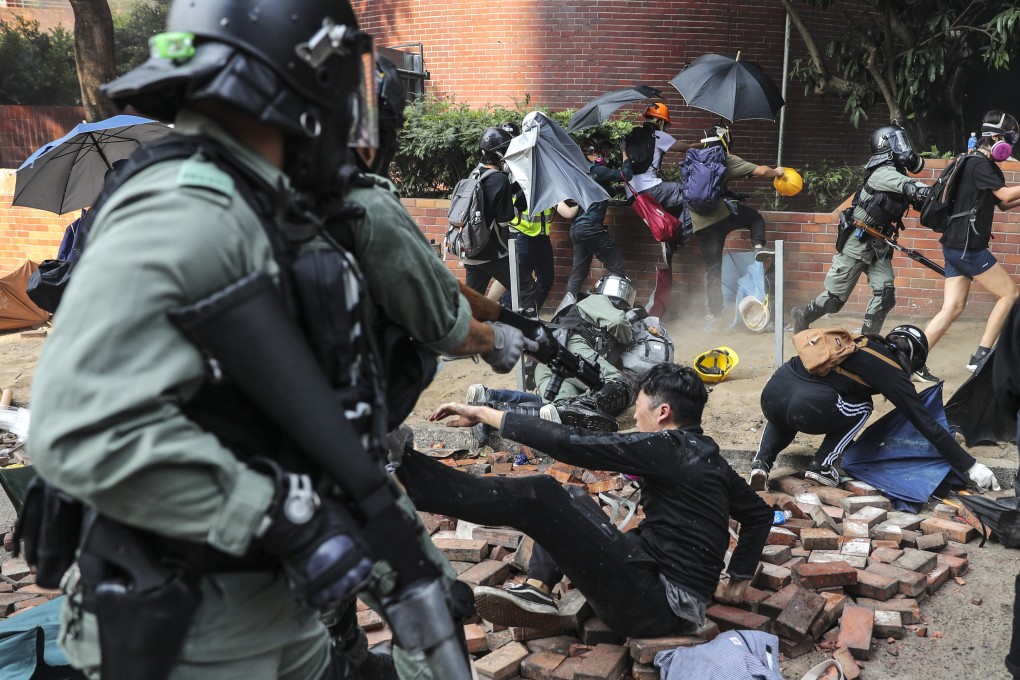 Clashes break out between riot police and protesters outside Hong Kong Polytechnic University in Hung Hom on November 18. Photo: Sam Tsang