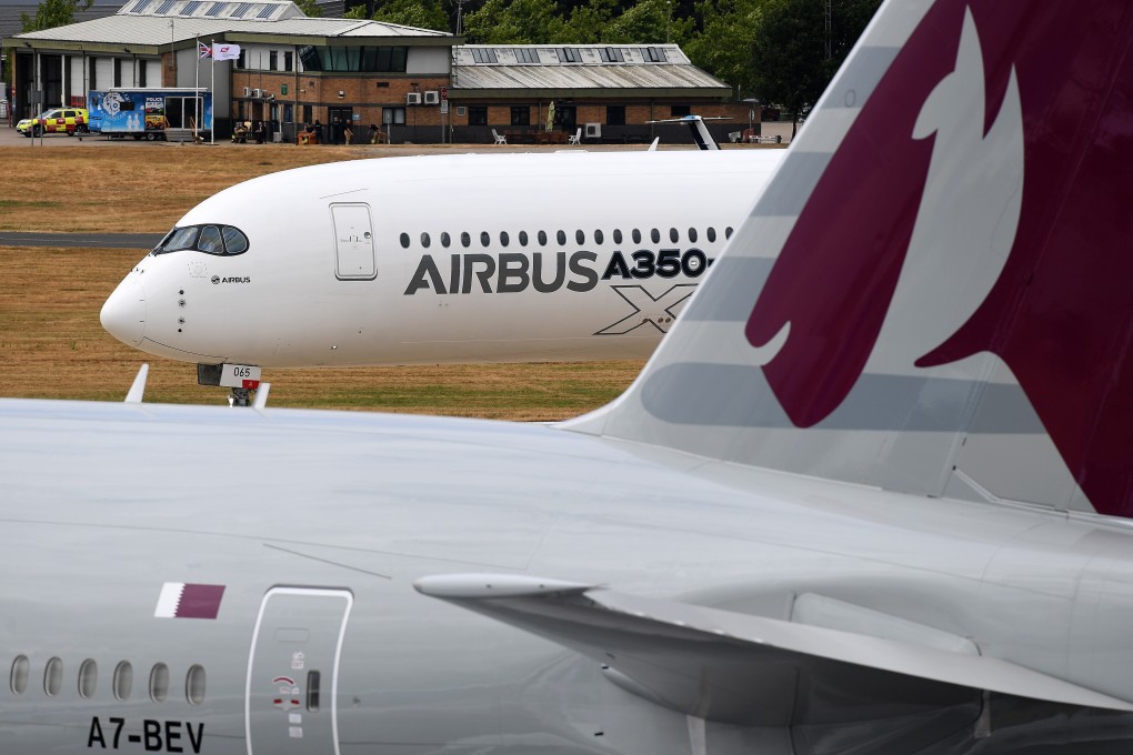 An Airbus A350-1000 XWB taxis behind a Qatar Airways’ Boeing 777-300 at the Farnborough International Airshow in Britain on July 17, 2018. Photo: EPA-EFE