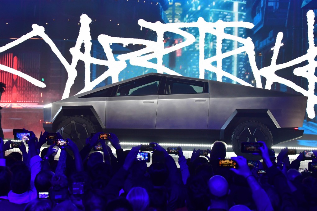 People take pictures of the newly unveiled all-electric battery-powered Tesla's Cybertruck at Tesla Design Centre in Hawthorne, California on November 21, 2019. Photo: AFP