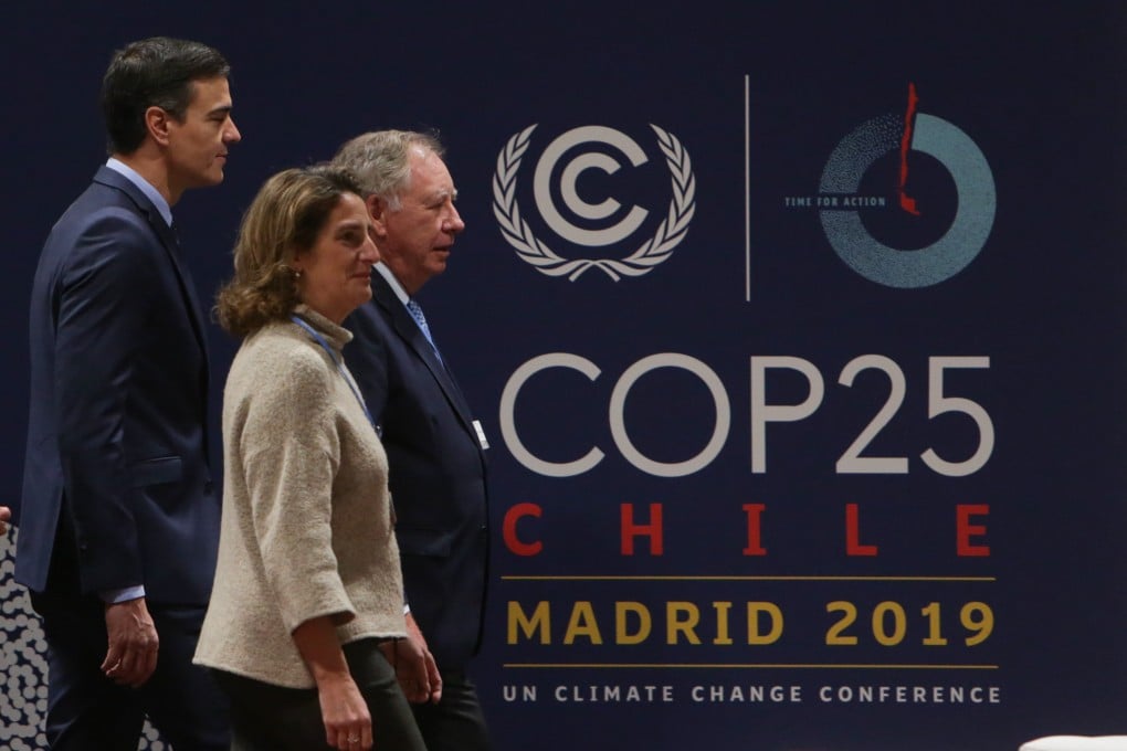Spanish acting Prime Minister Pedro Sanchez (L) visits the IFEMA venue that host the UN Climate Change Conference COP25. Photo: dpa