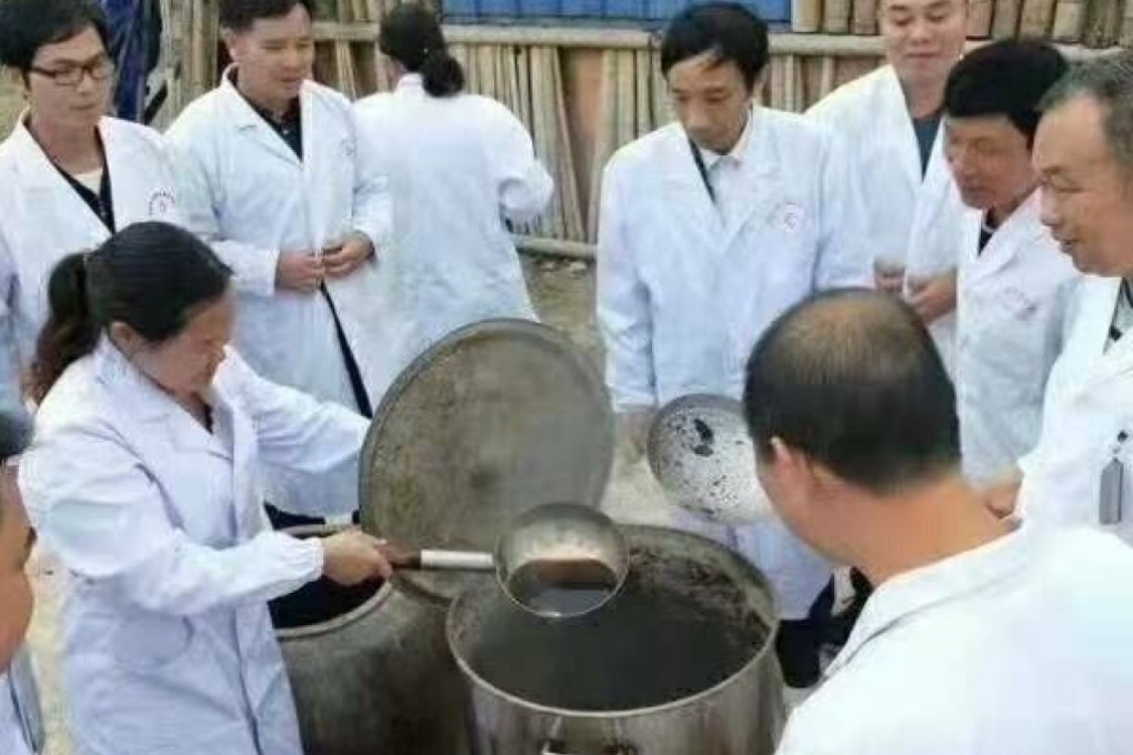 The herbal preparation is ladled from a pot during the gathering of traditional Chinese medicine doctors in Binyang county, Guangxi on Friday. Photo: Weibo