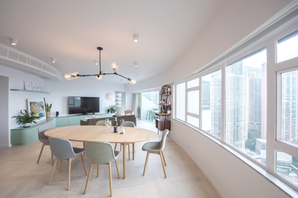 Brandon and Krista Lau’s Mid-Levels flat, designed by Bean Buro, embraces its unusual layout with stylish, modern simplicity. Photography: Bean Buro