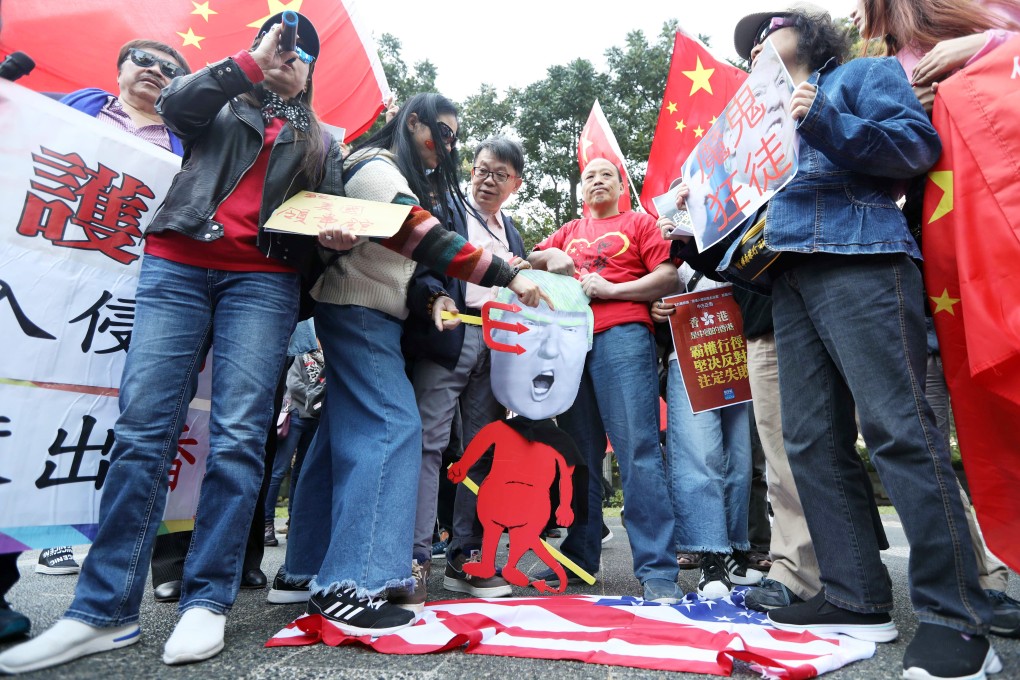 A Pro-Beijing group marches to the US Consulate in Hong Kong. Photo: Roy Issa