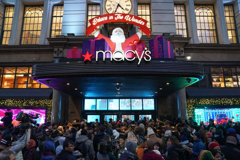 Shoppers wait to enter the Macy’s department store in New York on Thanksgiving Day, November 28. Photo: AFP