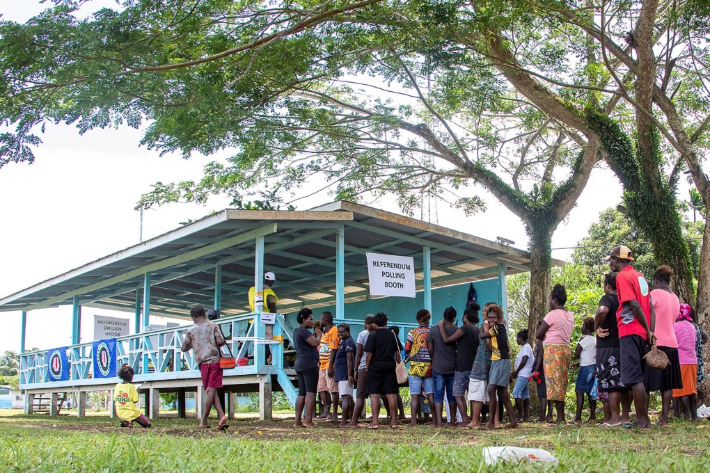 Bougainville residents queue to vote at a polling station in the long-awaited referendum on independence from Papua New Guinea. Photo: AFP