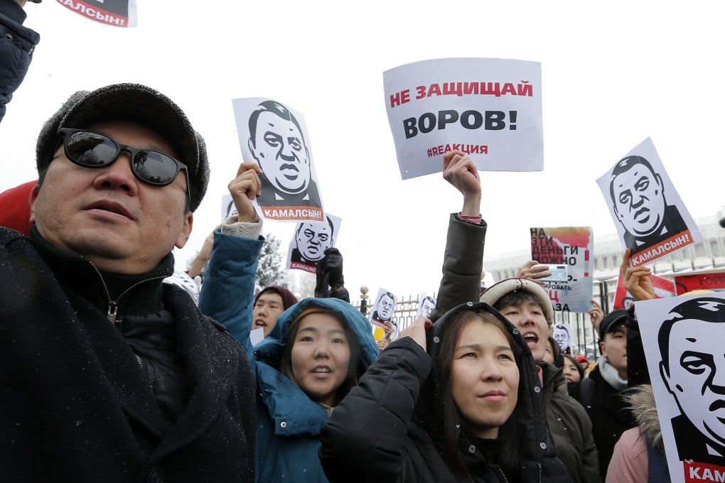 People hold up placards reading “Do not protect thieves”, during an anti-corruption rally in Bishkek, Kyrgyzstan, in November. Photo: EPA-EFE
