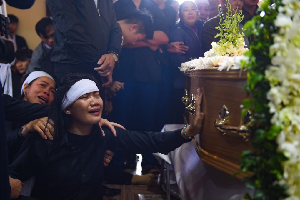 Family members mourn one of the 39 Vietnamese found dead in a truck in Britain. Photo: AFP