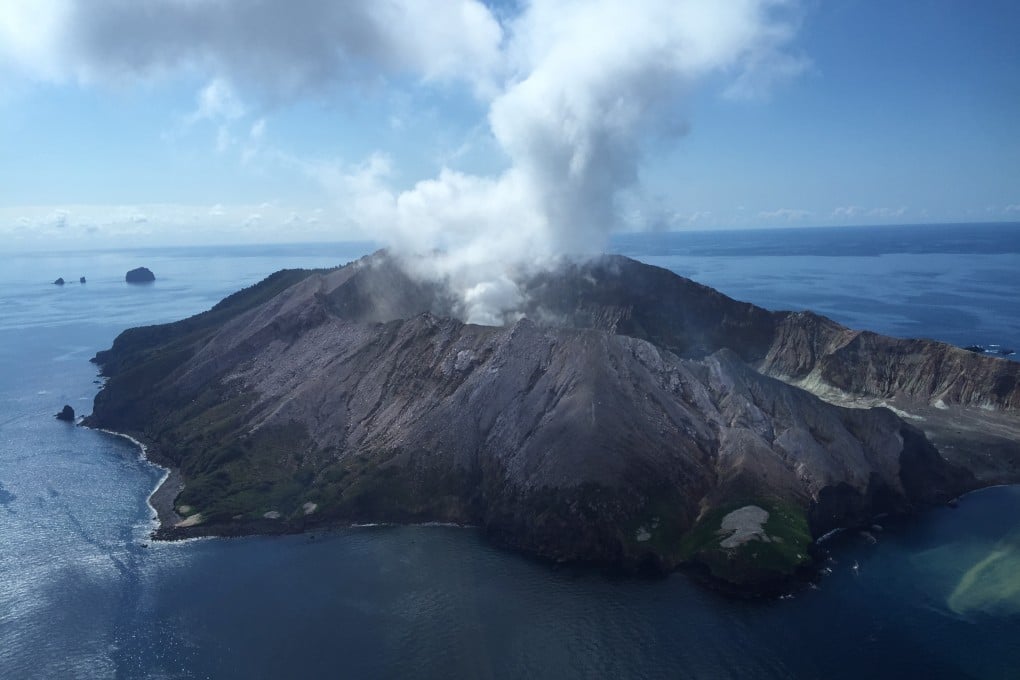 White Island is one of several volcanoes in New Zealand that can produce sudden explosive eruptions at any time. Photo: Xinhua