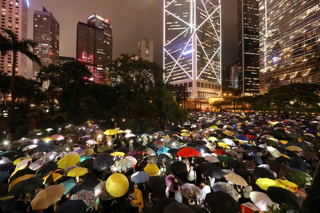 Finance workers hold a rally at Chater Garden, Central, urging the government to respond to protesters’ demands. Photo: K.Y. Cheng