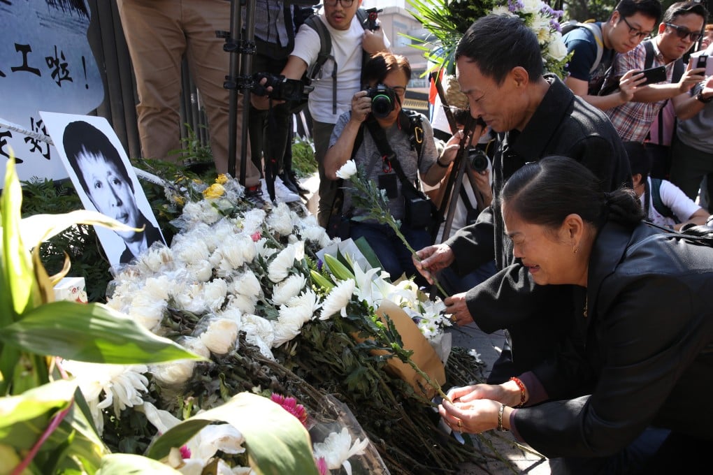 Relatives mourn Luo Changqing, who was killed by a brick during clashes between protesters and residents. Photo: Winson Wong