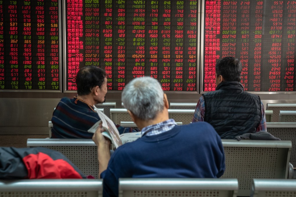 Chinese investors look at an electronic board displaying stock index and prices at a securities brokerage in Beijing on December 13. Photo: EPA-EFE