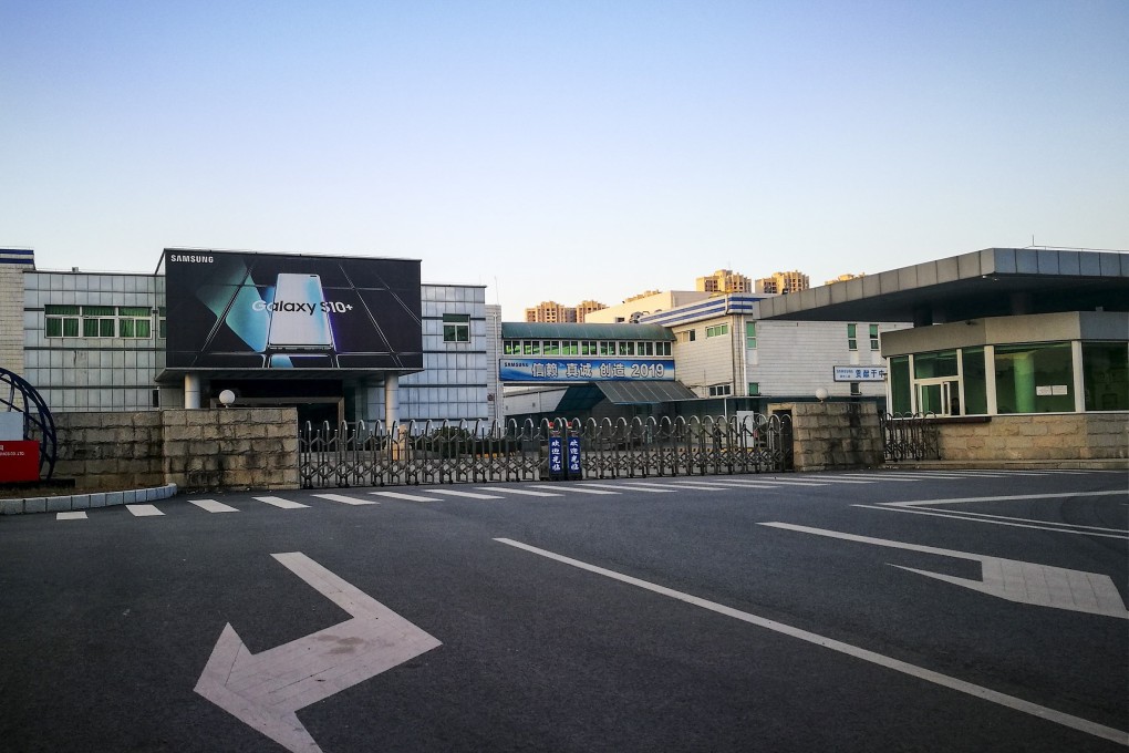 Samsung has shortened its supply chains in the wake of the trade war, working with more South Korean suppliers instead. Two months after it abandoned its Guangdong manufacturing hub in China, at least 60 per cent of shops in nearby communities have also closed. Photo: He Huifang