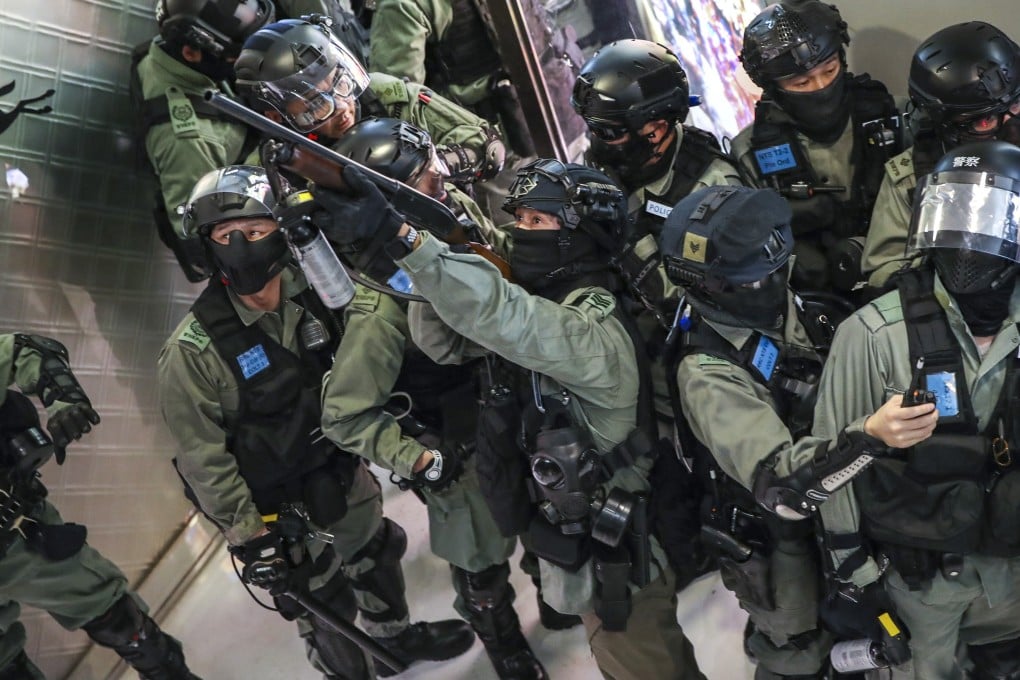 Around 26 per cent of respondents said they had no trust at all in police, including 10 per cent of pro-establishment voters. Photo: Winson Wong