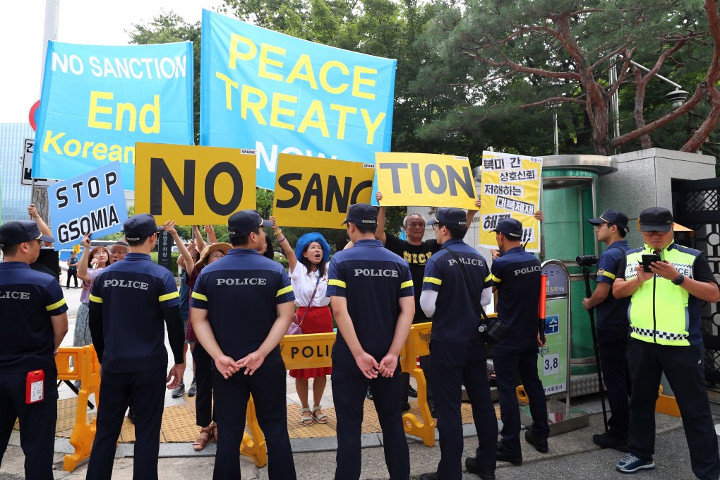 South Korean peace activists shout slogans calling for the United States to lift sanctions on North Korea in Seoul on December 17. Photo: EPA