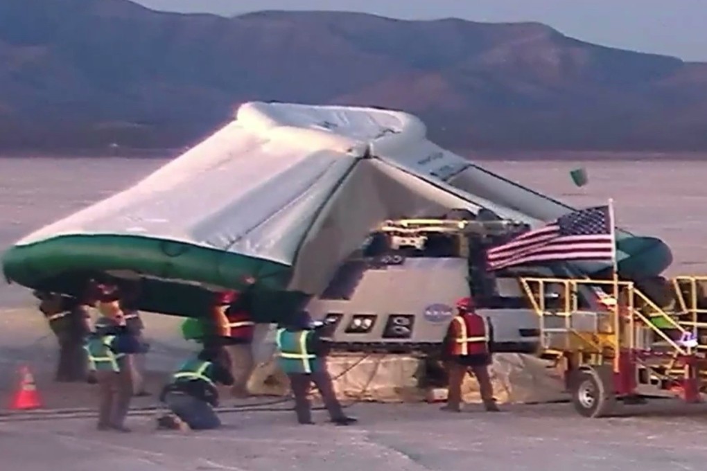 A tent is placed over the Boeing CST-100 Starliner spacecraft after it landed by parachute at White Sands Space Harbor in New Mexico, US. Photo: Reuters