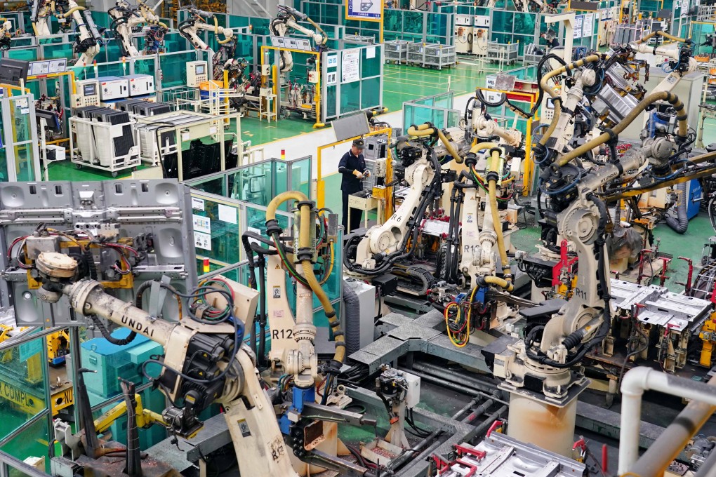 China’s private entrepreneurs are particularity struggling amid the economic slowdown, under pressure from excessive taxes and levies, as well as the persistent discriminatory treatment from China’s state apparatus. Photo: Xinhua