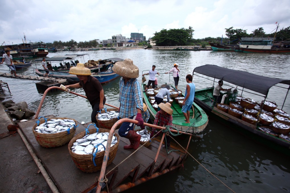 Chinese fishermen unload their catch in Qionghai, Hainan province, after a trip in the South China Sea. Photo: AFP