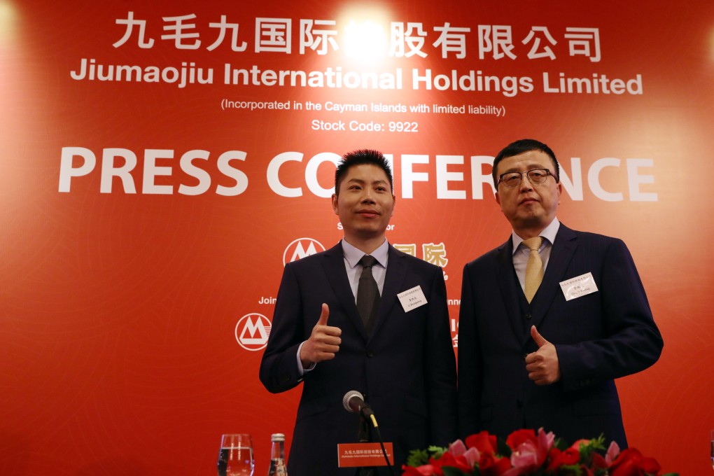 Jiumaojiu International Holdings Ltd., Executive director & CFO Li Zhuoguang (L) and Chairman of the Board, CEO Guan Yihong (R), meet the press during its IPO announcement in Admiralty on December 29, 2019. Photo: May Tse