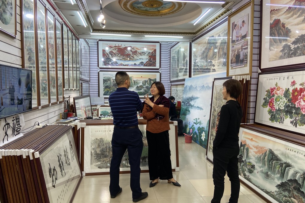 Lower demand from home and abroad is affecting the fortunes of the Dafen art village in Shenzhen. Photo: He Huifeng