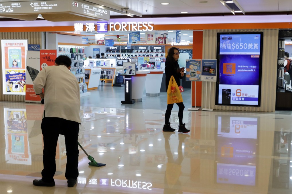 Hong Kong shoppers continue to shy away from spending. Photo: Edmond So