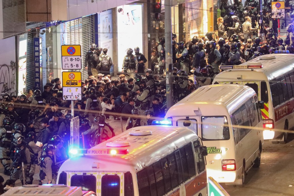 Police arrest protesters en masse near Sogo department store in Causeway Bay. Photo: Dickson Lee