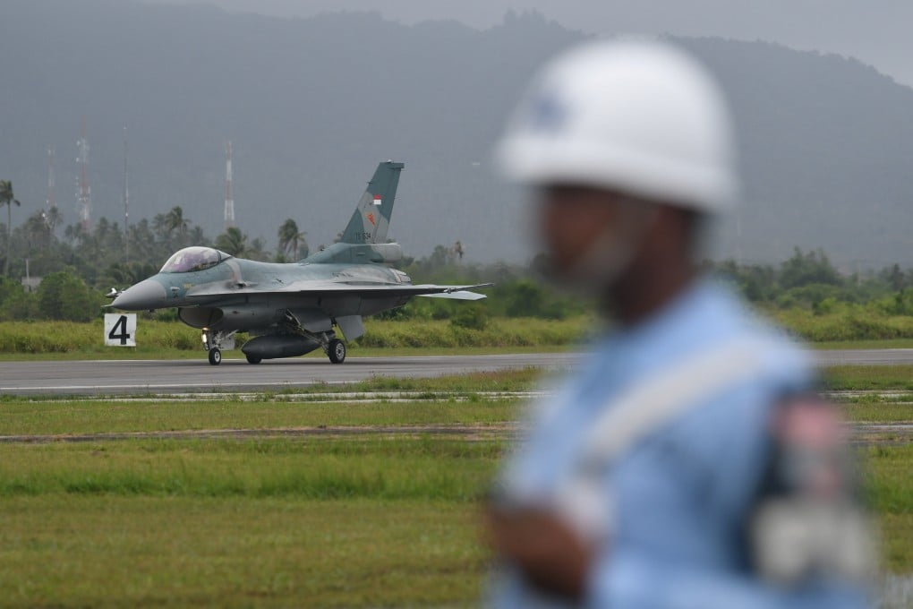 An F-16 C fighter jet arrives at Raden Sadjad military airbase on Natuna Island. Photo: Reuters