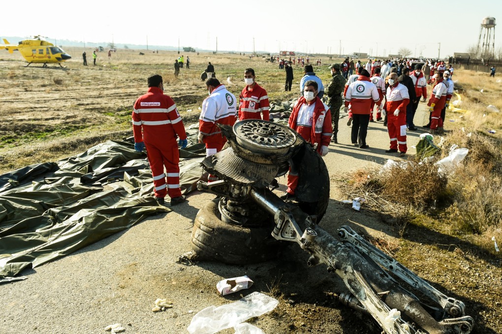 Rescuers search the wreckage of Ukraine-bound Flight 752 after it crashed outside Tehran. Photo: Bloomberg