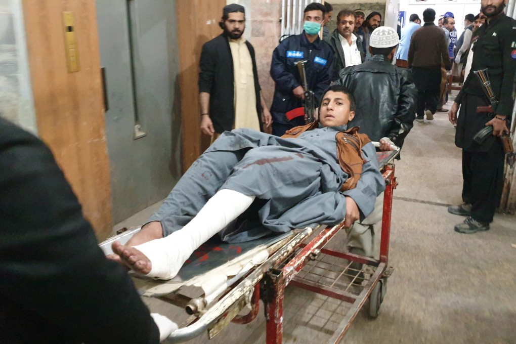 A wounded victim is brought for treatment after a bomb blast in Quetta on January 10, 2020. Photo: EPA-EFE