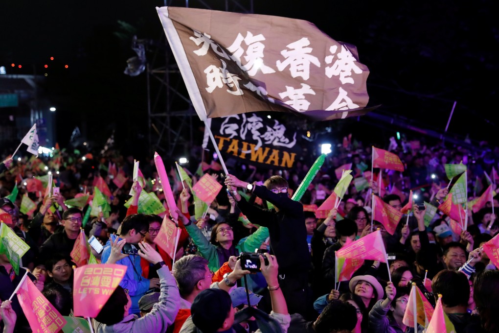 Hong Kong protesters attend a rally in support of Tsai Ing-wen outside the Democratic Progressive Party headquarters in Taipei. Photo: Reuters